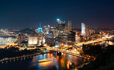 Canvas Print - Cityscape of Pittsburgh at night