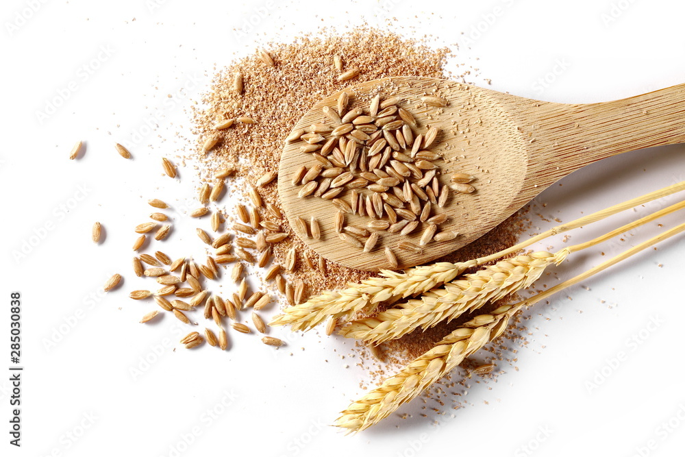 Spelt bran and grains with wooden spoon and ears of wheat isolated on white background, top view - obrazy, fototapety, plakaty 