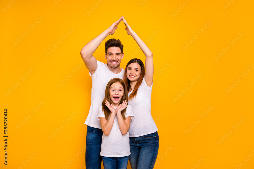 Daddy mommy and little foxy lady under protection on arms roof wear casual outfit isolated yellow background - obrazy, fototapety, plakaty 