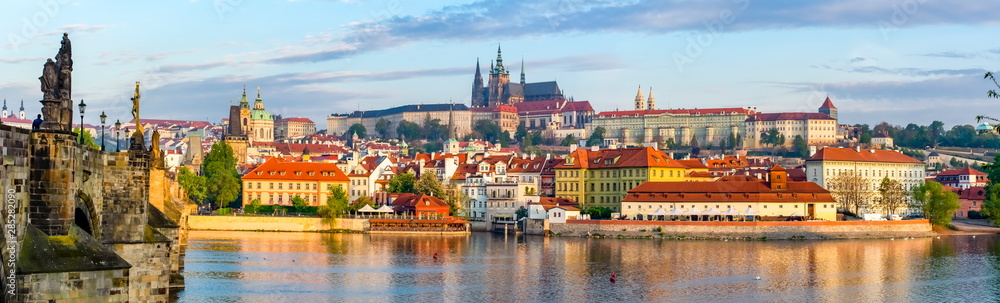 Obraz na płótnie Prague panorama with Charles Bridge and Prague Castle at background, Czech Republic w salonie