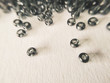 © roberto - perline grigie sintetiche in macro fotografia
