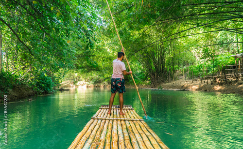 Man rowing bamboo raft, Martha Brae Tableau sur Toile
