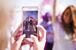 © Freepik - Close-up woman taking photo of her friend on mobile phone
