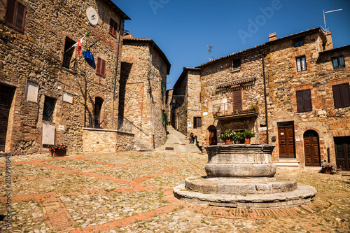 ancient-village-castiglione-d-orcia-in-tuscany-italy