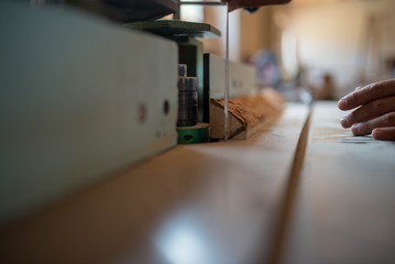 machine for processing solid wood with metal knives