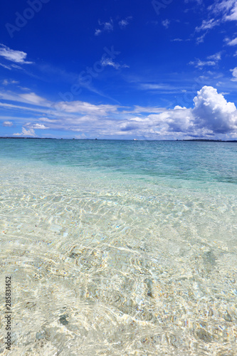 透明で美しい沖縄の海 Stock Photo Adobe Stock 透明で美しい沖縄の海 Stock Photo Adobe Stock