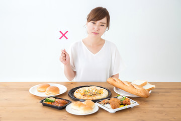 食べる女性