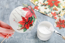 How To Make A Christmas Ball With Decoupage Technique