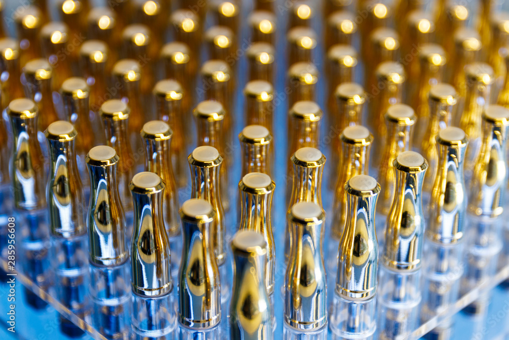 thc refillable vape oil cartridges. vape cartridges can be filled with oil, cannabis oil, hash oil, CBD oil, or vape juice. Vaporizers are also known as e-cigarettes I Stock Photo Flum Mello Midnight Barcelona: HELO Plus Flavor:Energy Drink
