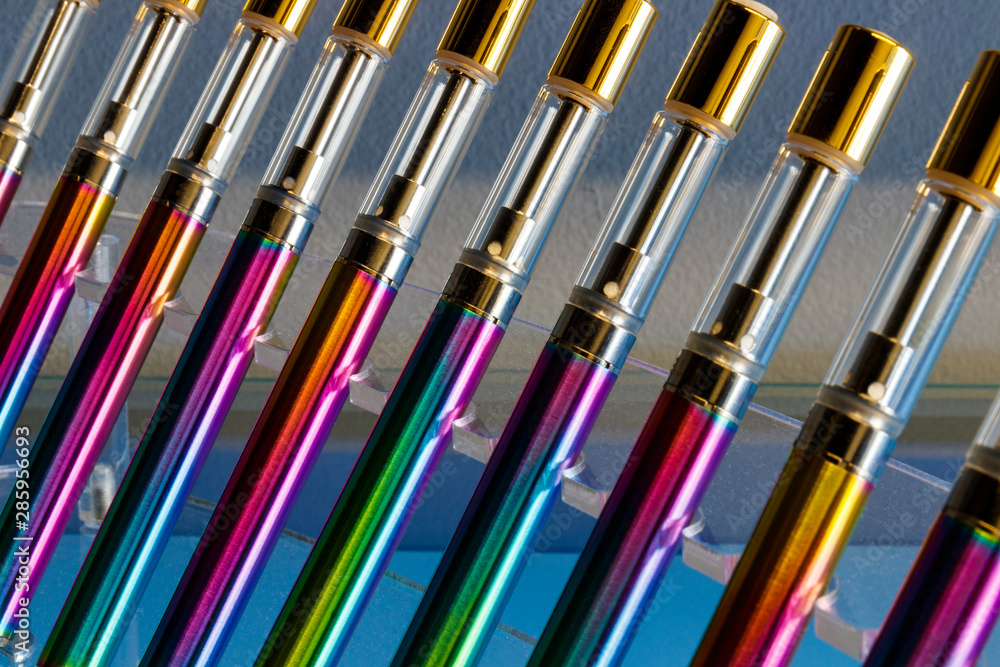 elfbar elfa master akku Vape or vaporizer pens. Vape pens come with refillable cartridges that can  be filled with THC