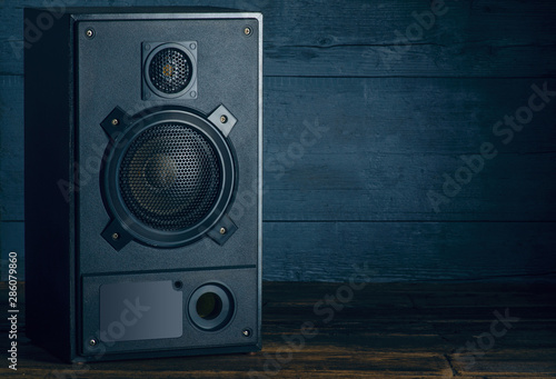 Fotomural Audio Speakers music stereo on wooden background