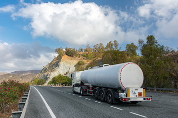 Wall Mural - Camion cisterna de mercancias peligrosas