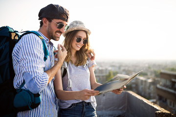 Wall Mural - happy couple on vacation sightseeing city with map