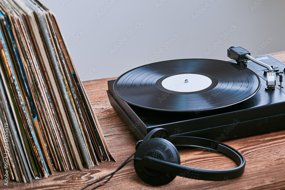 Vinyl records and turntable vinyl player - obrazy, fototapety, plakaty 