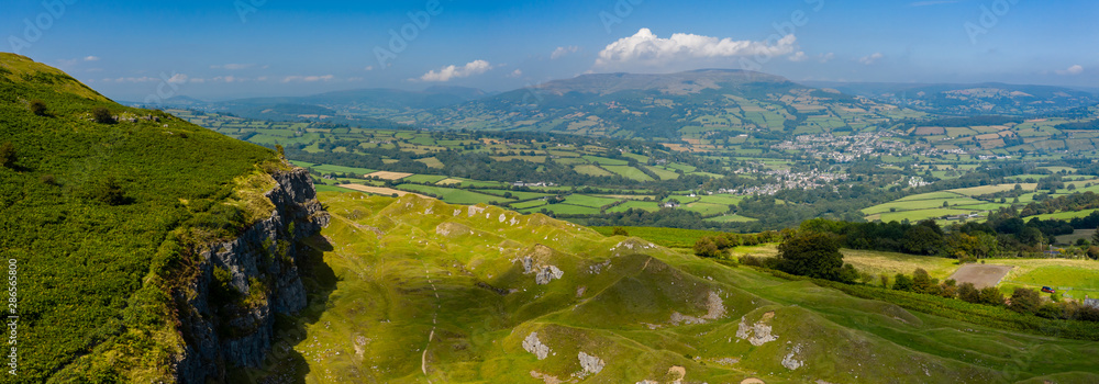 Aerial panorama of the limestone cliffs at Llangattock in the Brecon Beacons, South Wales - obrazy, fototapety, plakaty 