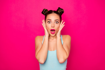 Canvas Print - Close up photo of impressed teen touching her cheeks shouting wearing singlet isolated over fuchsia background