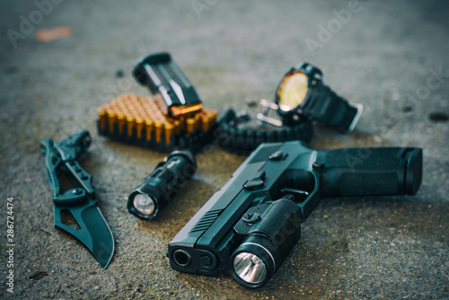 Cuadros en Lienzo Gun, Knife, Tactical Watch and other Survival Tools