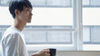 © metamorworks - コーヒーを飲む男性
