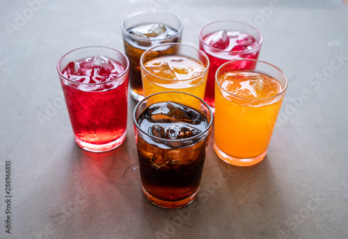 Fotografía Colorful of sparkling water with ice cubes.