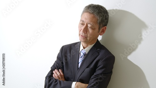 悩む男性 Wall Mural Wallpaper Murals Wallsheaven Naka 悩む男性 Wall Mural Wallpaper Murals Wallsheaven Naka