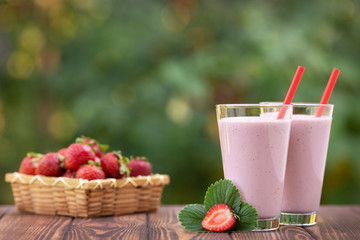 Wall Mural - milkshake in glasses