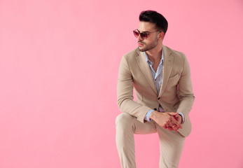 Canvas Print - attractive young man wearing a suit and a pair of sunglasses