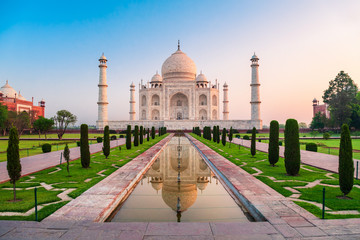 Fototapete - Taj Mahal marble mausoleum, Agra