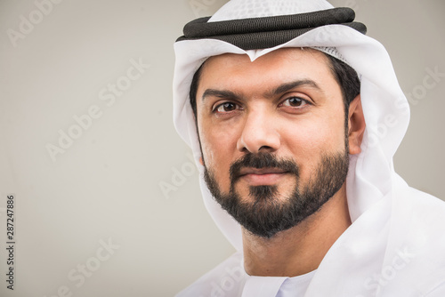 Cuadros en Lienzo Arabian man with traditional dress
