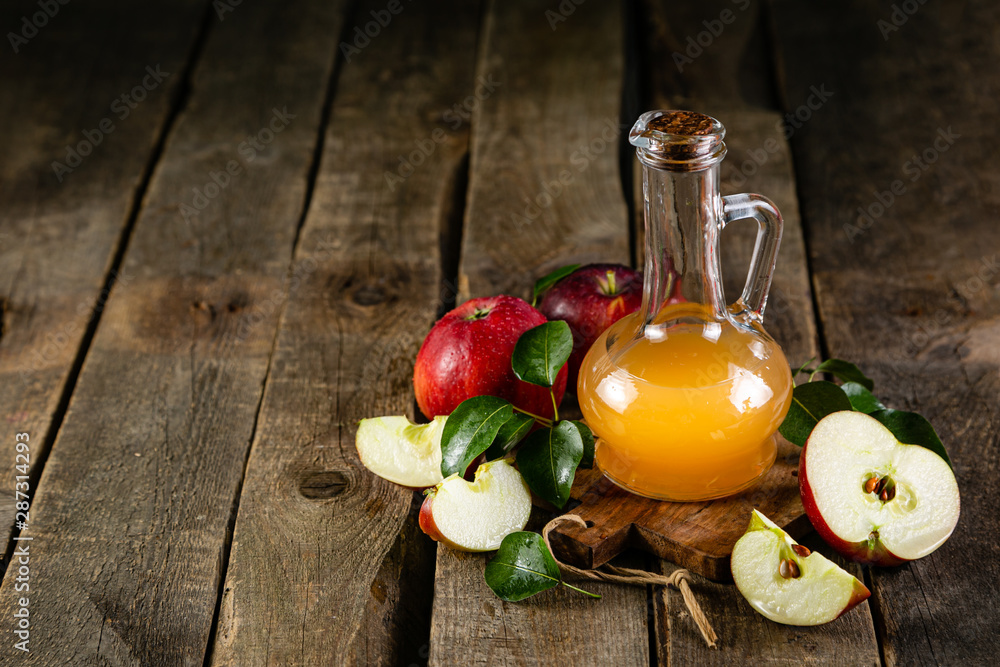 Apple cider in glass jar, wood background - obrazy, fototapety, plakaty 
