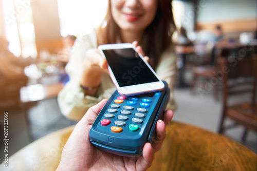 Fotomural Mobile Payment On Pos Machine