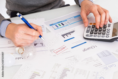 Cuadros en Lienzo Calculating energy efficiency and energy bill papers