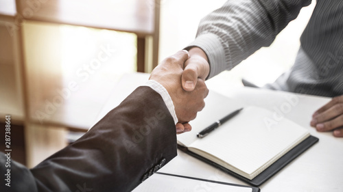 Successful agreement, Justice lawyer hand shaking with Client in courtroom Tableau sur Toile
