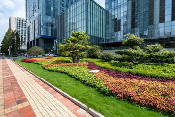 Leinwandbilder - Empty Plaza and Modern Office Building, Qingdao, China