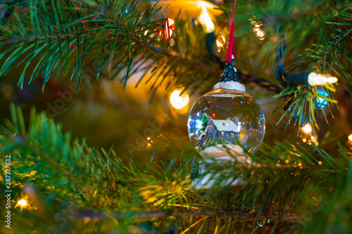 Cuadros en Lienzo Macro photography of Christmas lights and ornaments on a Douglas fir tree