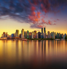Fototapete - Sunset skyline of Vancouver downtown from Stanley Park