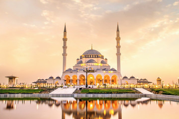 sharjah mosque beautiful sunset view second biggest mosque in united arab emirates beautiful traditi