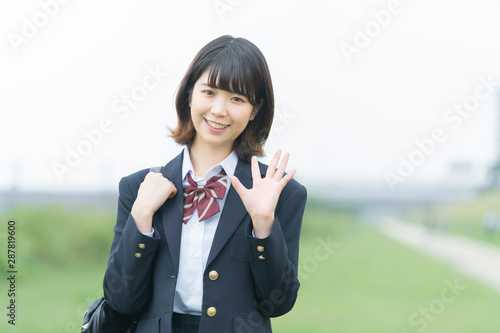 手を振る女子高生 Buy This Stock Photo And Explore Similar Images At Adobe Stock Adobe Stock