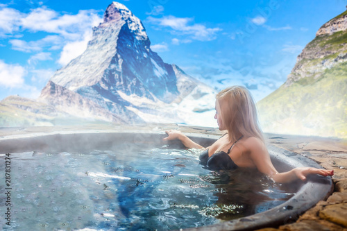 girl in a vat in winter Matterhorn Fototapete