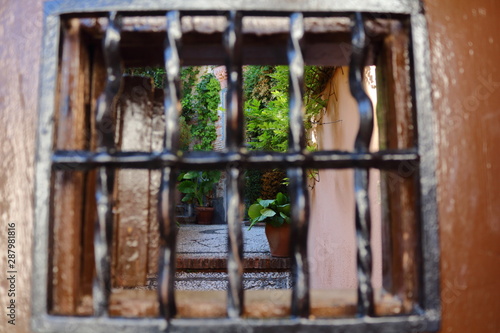 reja de una puerta de madera antigua