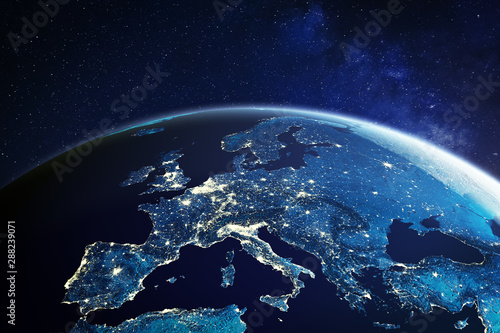 Obraz Dibond Europa z kosmosu w nocy ze światłami miasta pokazującymi europejskie miasta w Niemczech, Francji, Hiszpanii, Włoszech i Wielkiej Brytanii (Wielka Brytania), globalny przegląd, rendering 3D planety Ziemia, elementy z NASA