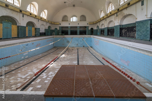 Cuadros en Lienzo Swimming pool at former historical headquarters barracks, Haus der Offiziere a