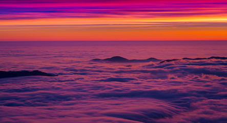 Canvas Print - beautiful sunset or sunrise with color sky on the mountain with sea of clouds