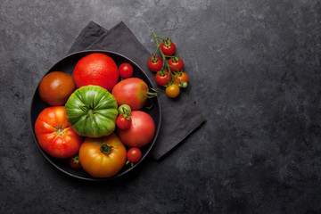 Fototapete - Fresh garden colorful tomatoes
