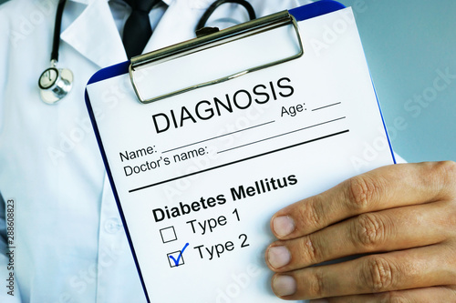 Fotografía Diagnosis Diabetes mellitus type 2 in a medical form.
