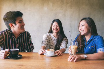 Poster - Closeup image of three people enjoyed talking and drinking coffee together in cafe