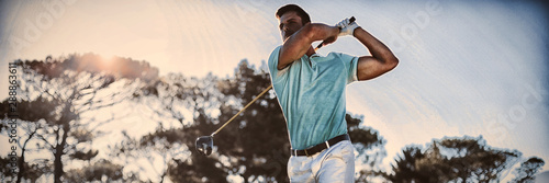 Cuadros en Lienzo Full length of handsome golfer man taking shot