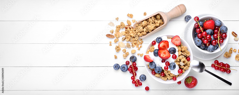 Breakfast with yogurt, muesli and berries on white wood background, top view, space for text. - obrazy, fototapety, plakaty 