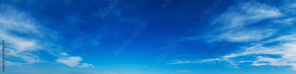 Obraz na płótnie Panorama sky with cloud on a sunny day. Beautiful cirrus cloud. w salonie