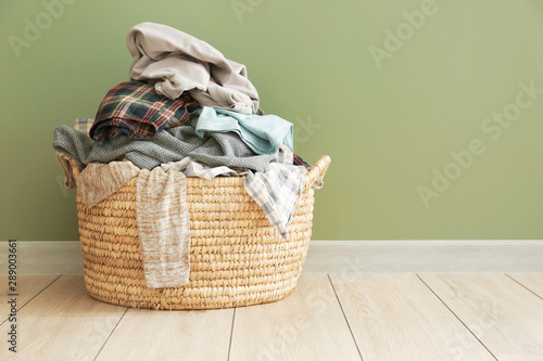 Basket with dirty laundry on floor Tableau sur Toile