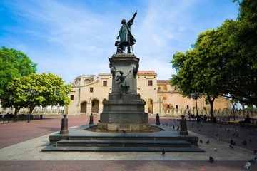 Poster - Statue of Columbus in Parque Colon - central square of historic district of Santo Domingo, Dominican Republic. The oldest cathedral in the Americas in the background.